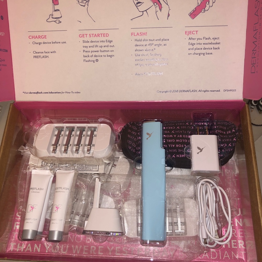 🔥 DERMAFLASH Skincare System Dermaplaning Kit in Box Blue Device 18 EDGES